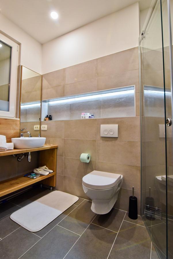 Luxury Colonna 4*, Center Penzión pre hostí