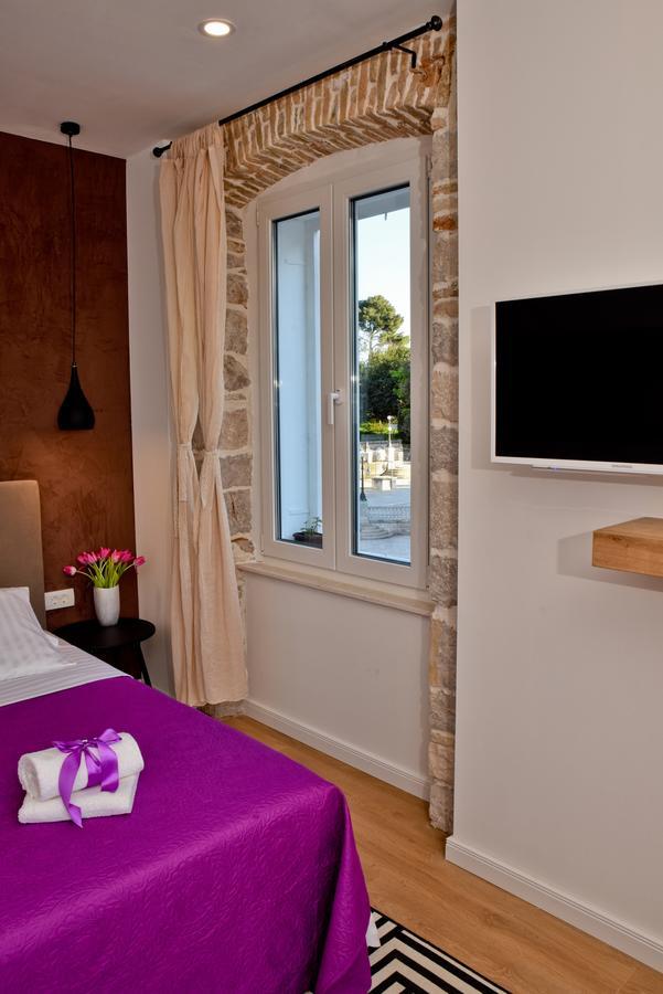 Luxury Colonna 4*, Center Penzión pre hostí