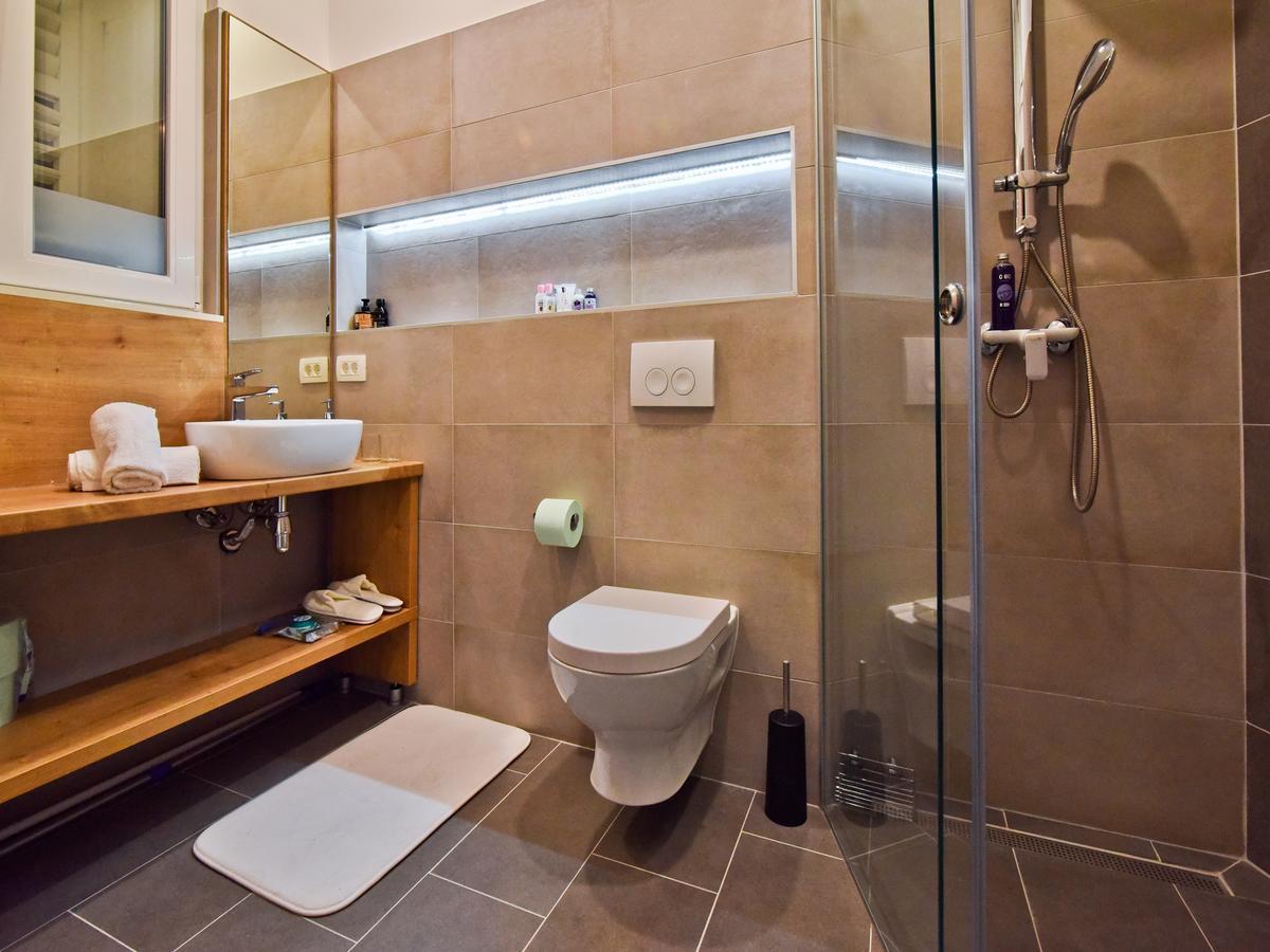 Luxury Colonna 4*, Center 4*